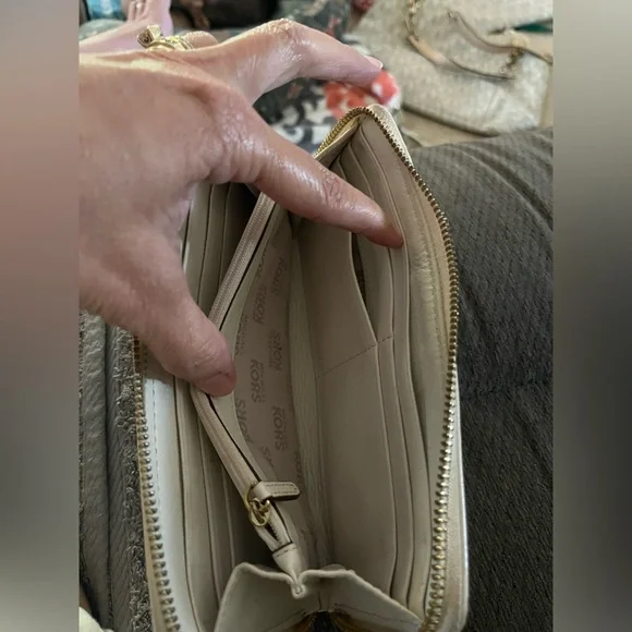 MK Zippy Cloth Large Wallet - Picture 6 of 12